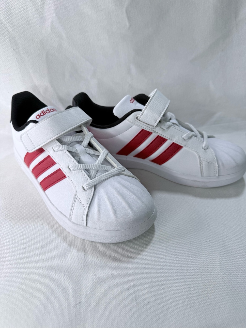 Adidas STREETTALK Kids SIZE 3Y White Classic Sneakers with Red Stripes.